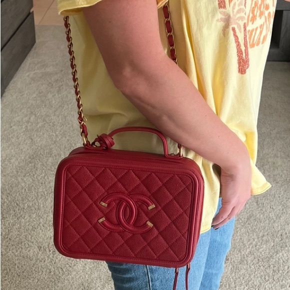 Chanel Vanity Case Bag Medium Size in rich red color - Picture 10 of 13